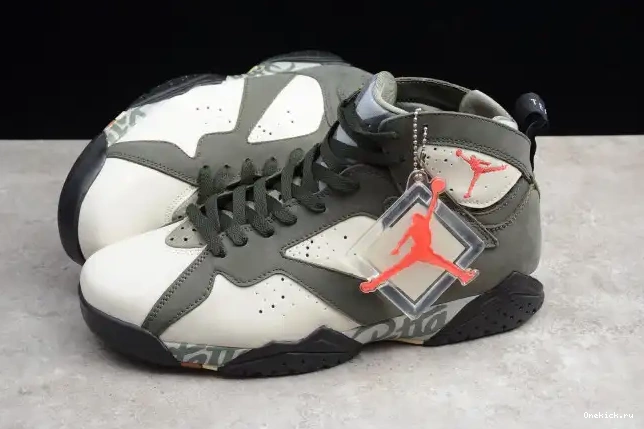 One Kick Air Patta Icicle AT3375-100 Jordan x 7 0614